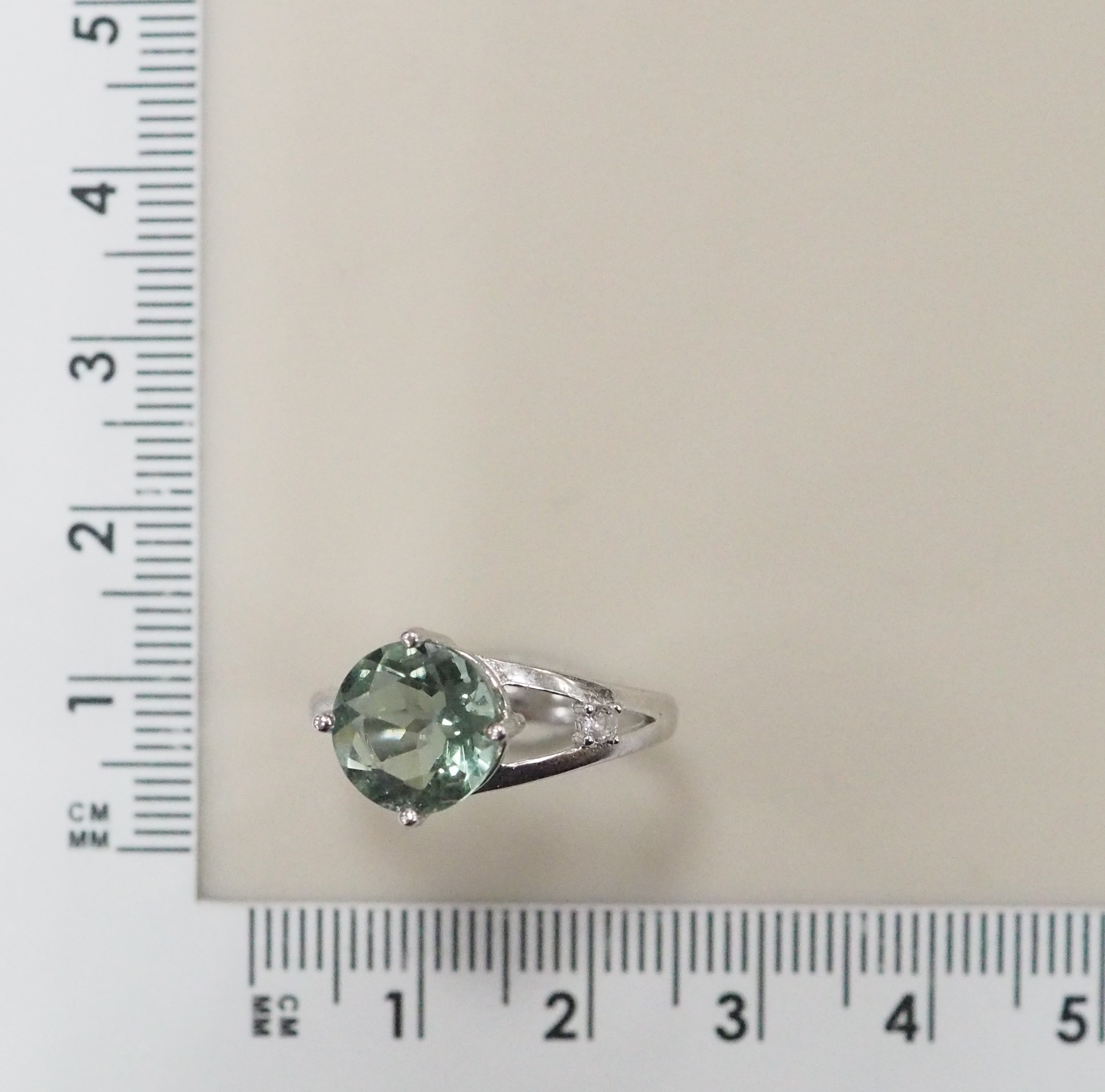 Серебряное кольцо с флюоритом